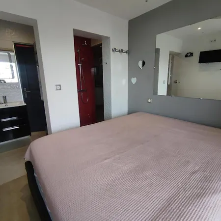 17, Heliopolis O Au Village Naturiste * Agde