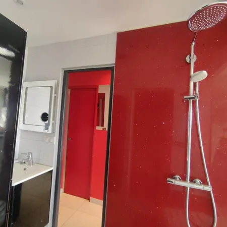 17, Heliopolis O Au Village Naturiste