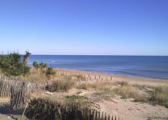 17, Héliopolis O Au Village Naturiste Agde