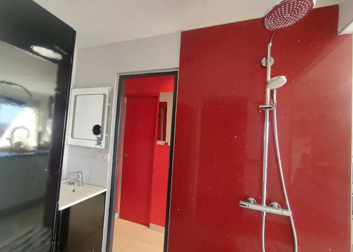 17, Héliopolis O Au Village Naturiste