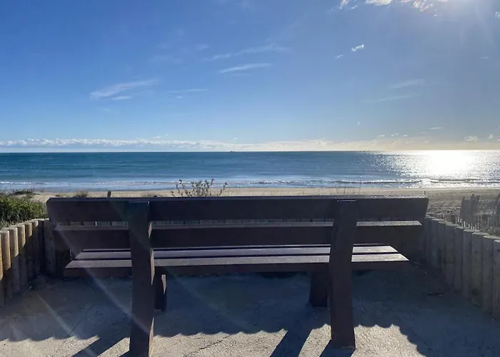 17, Héliopolis O Au Village Naturiste * Agde